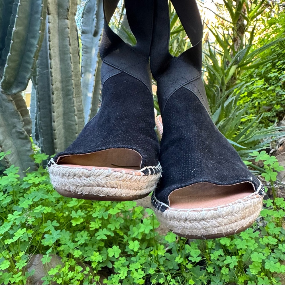 Gentle Souls by Kenneth Cole
Women's Colleen Espadrille Wedge Sandals - Picture 9 of 10